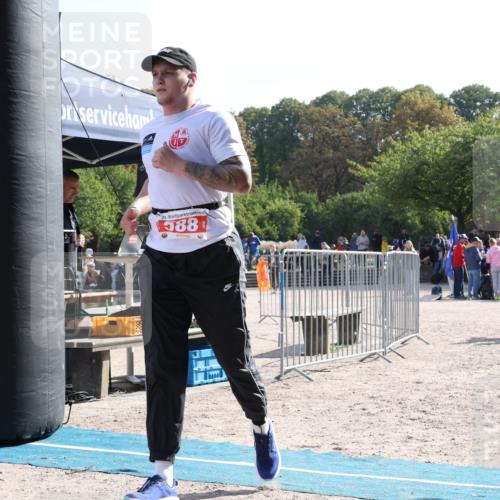 14.09.2025 - Stadtparktriathlon Strokosch-Dieckow http://msf.ph/oto/8886068 14.09.2025 11:11:31 Ziel 588 meine-sportfotos.de