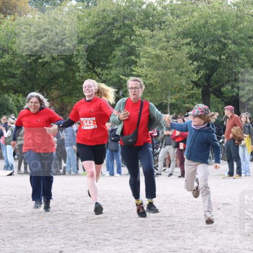 14.09.2025 - Stadtparktriathlon Strokosch-Dieckow http://msf.ph/oto/8886228 14.09.2025 11:15:46 Ziel 542 meine-sportfotos.de