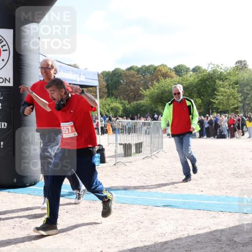 14.09.2025 - Stadtparktriathlon Strokosch-Dieckow http://msf.ph/oto/8886359 14.09.2025 11:19:42 Ziel 557, 562 meine-sportfotos.de
