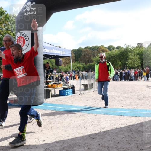 14.09.2025 - Stadtparktriathlon Strokosch-Dieckow http://msf.ph/oto/8886363 14.09.2025 11:19:42 Ziel 557, 562 meine-sportfotos.de