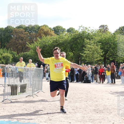 14.09.2025 - Stadtparktriathlon Strokosch-Dieckow http://msf.ph/oto/8886374 14.09.2025 11:19:48 Ziel 557, 562 meine-sportfotos.de