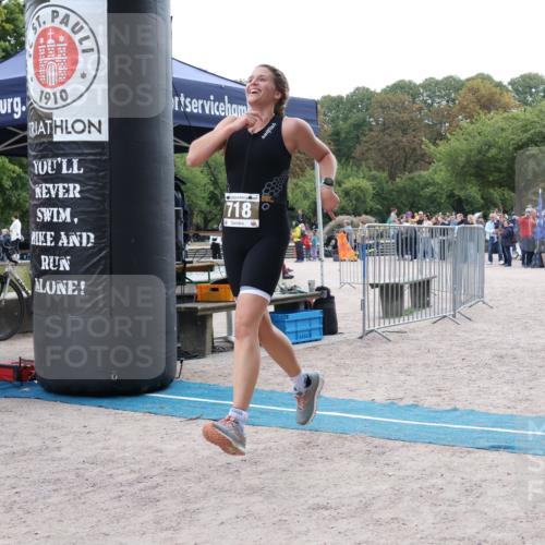 14.09.2025 - Stadtparktriathlon Strokosch-Dieckow http://msf.ph/oto/8886789 14.09.2025 11:28:01 Ziel 718 meine-sportfotos.de