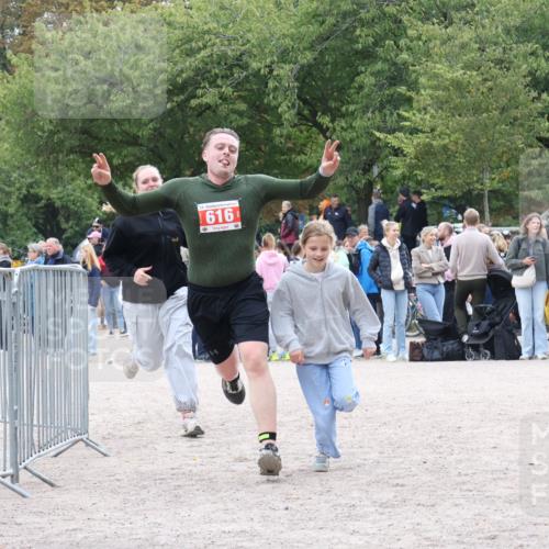 14.09.2025 - Stadtparktriathlon Strokosch-Dieckow http://msf.ph/oto/8886869 14.09.2025 11:30:29 Ziel 616 meine-sportfotos.de