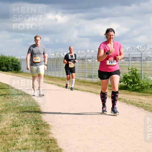 14.09.2025 - Airport Race Dr. Thomas Lammeyer http://msf.ph/oto/8887184 14.09.2025 12:49:30 Laufen 4247, 2136, 781 meine-sportfotos.de