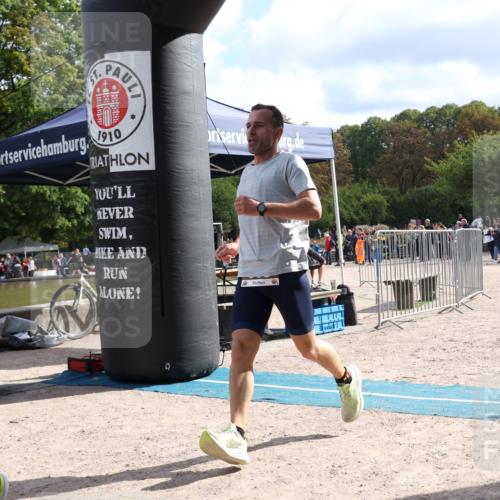 14.09.2025 - Stadtparktriathlon Strokosch-Dieckow http://msf.ph/oto/8887185 14.09.2025 11:34:36 Ziel 800, 804 meine-sportfotos.de
