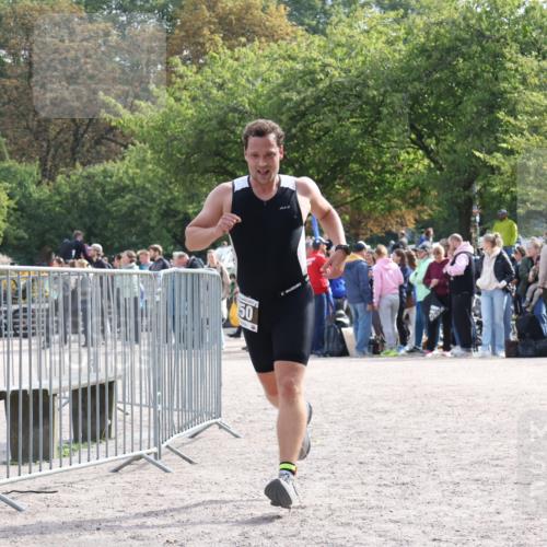 14.09.2025 - Stadtparktriathlon Strokosch-Dieckow http://msf.ph/oto/8887276 14.09.2025 11:35:28 Ziel 750, 811 meine-sportfotos.de
