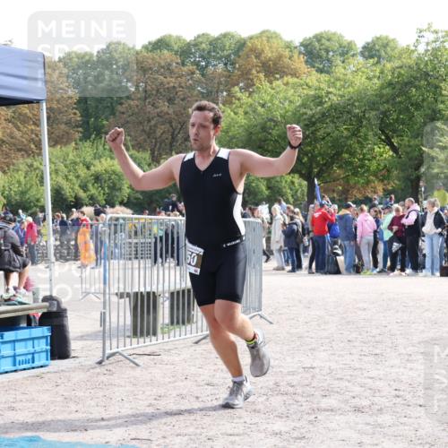 14.09.2025 - Stadtparktriathlon Strokosch-Dieckow http://msf.ph/oto/8887280 14.09.2025 11:35:28 Ziel 750, 811 meine-sportfotos.de