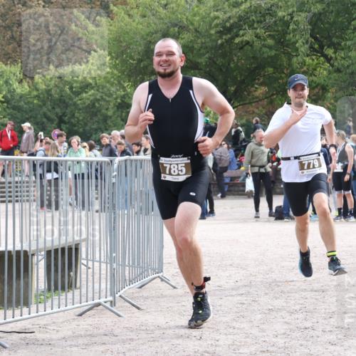 14.09.2025 - Stadtparktriathlon Strokosch-Dieckow http://msf.ph/oto/8887601 14.09.2025 11:44:23 Ziel 779, 785 meine-sportfotos.de