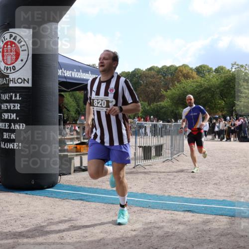 14.09.2025 - Stadtparktriathlon Strokosch-Dieckow http://msf.ph/oto/8887943 14.09.2025 11:54:44 Ziel 820, 842 meine-sportfotos.de