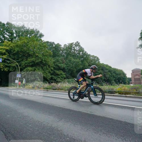 14.09.2025 - Stadtparktriathlon Michael Burmester http://msf.ph/oto/8888838 14.09.2025 08:54:33 Radfahren 330, 335 meine-sportfotos.de