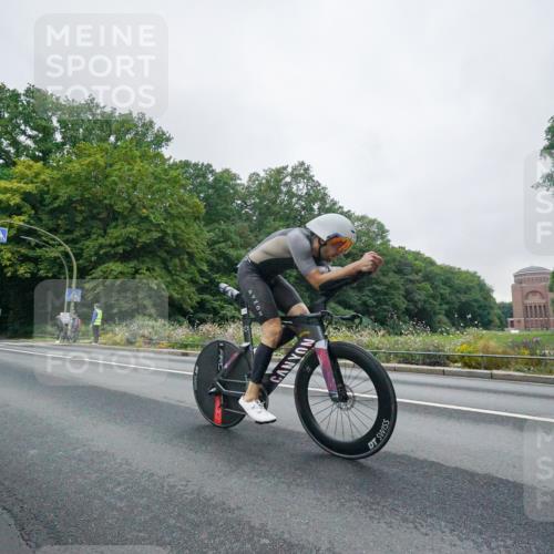 14.09.2025 - Stadtparktriathlon Michael Burmester http://msf.ph/oto/8888879 14.09.2025 08:56:15 Radfahren 318, 322, 339, 342, 350, 358, 361, 363 meine-sportfotos.de