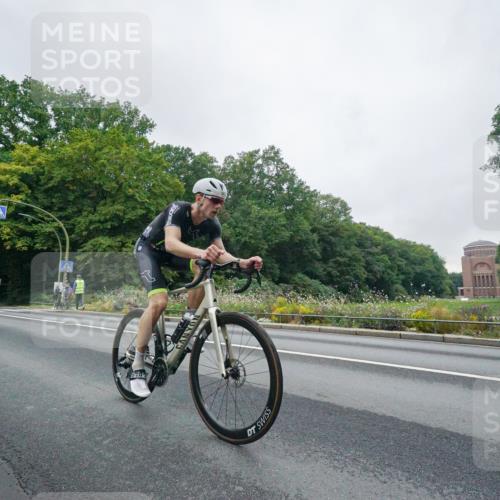 14.09.2025 - Stadtparktriathlon Michael Burmester http://msf.ph/oto/8888890 14.09.2025 08:56:24 Radfahren 318, 323, 339, 350, 363, 370 meine-sportfotos.de