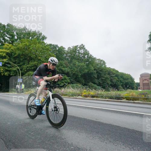 14.09.2025 - Stadtparktriathlon Michael Burmester http://msf.ph/oto/8888893 14.09.2025 08:56:24 Radfahren 318, 323, 339, 350, 363, 370 meine-sportfotos.de