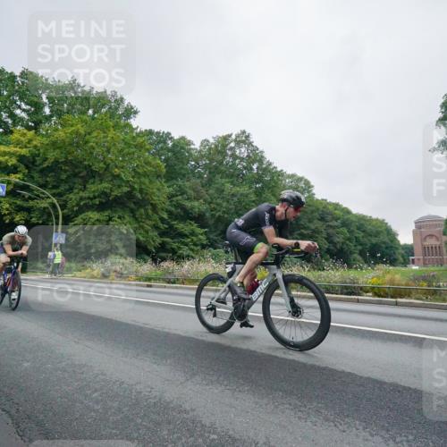 14.09.2025 - Stadtparktriathlon Michael Burmester http://msf.ph/oto/8888903 14.09.2025 08:56:37 Radfahren 326, 333, 345, 347, 366, 375, 451 meine-sportfotos.de