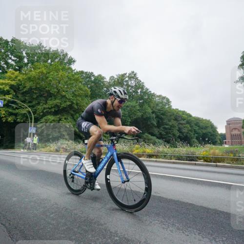 14.09.2025 - Stadtparktriathlon Michael Burmester http://msf.ph/oto/8888908 14.09.2025 08:56:39 Radfahren 326, 333, 345, 347, 366, 375, 451 meine-sportfotos.de