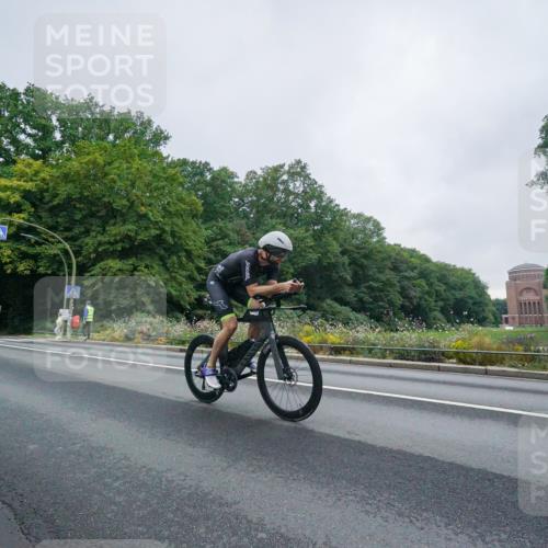 14.09.2025 - Stadtparktriathlon Michael Burmester http://msf.ph/oto/8888946 14.09.2025 08:58:06 Radfahren 303, 321, 327, 360, 372, 378 meine-sportfotos.de