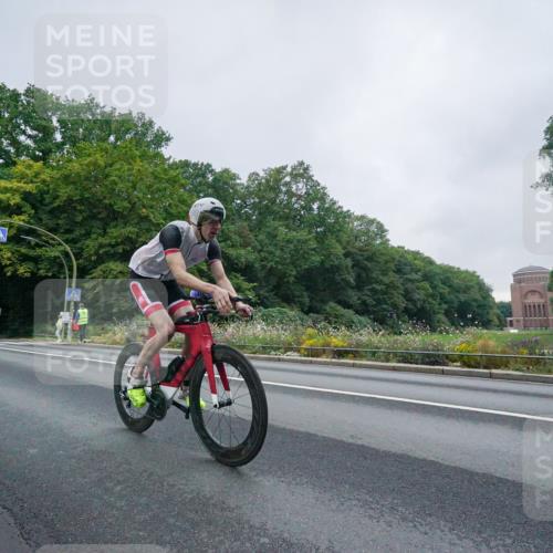 14.09.2025 - Stadtparktriathlon Michael Burmester http://msf.ph/oto/8888948 14.09.2025 08:58:08 Radfahren 303, 327, 357, 360, 372, 378, 476 meine-sportfotos.de