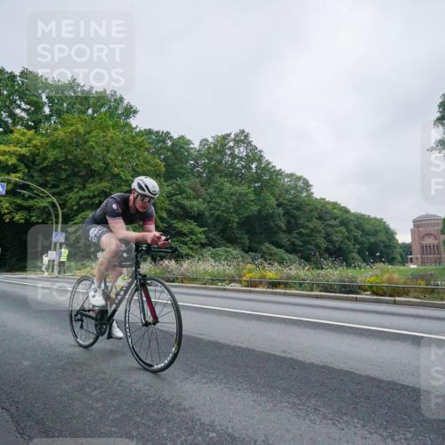 14.09.2025 - Stadtparktriathlon Michael Burmester http://msf.ph/oto/8888955 14.09.2025 08:58:13 Radfahren 303, 327, 357, 372, 378, 476 meine-sportfotos.de
