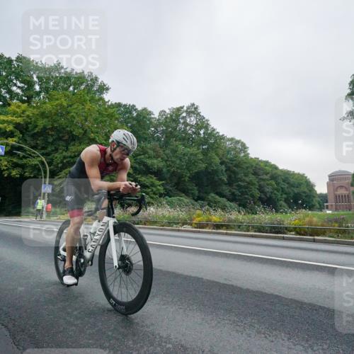 14.09.2025 - Stadtparktriathlon Michael Burmester http://msf.ph/oto/8889001 14.09.2025 09:00:22 Radfahren 334, 335 meine-sportfotos.de