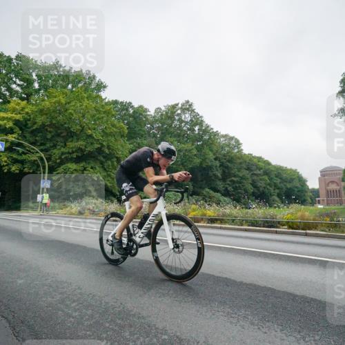 14.09.2025 - Stadtparktriathlon Michael Burmester http://msf.ph/oto/8889027 14.09.2025 09:01:53 Radfahren 304, 324, 358 meine-sportfotos.de