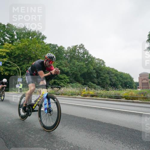 14.09.2025 - Stadtparktriathlon Michael Burmester http://msf.ph/oto/8889031 14.09.2025 09:02:16 Radfahren 301, 333, 366, 371, 373 meine-sportfotos.de