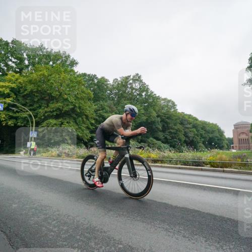 14.09.2025 - Stadtparktriathlon Michael Burmester http://msf.ph/oto/8889070 14.09.2025 09:03:05 Radfahren 341, 352, 354 meine-sportfotos.de
