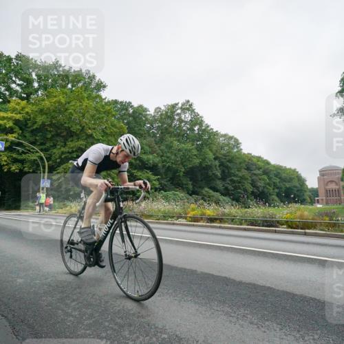 14.09.2025 - Stadtparktriathlon Michael Burmester http://msf.ph/oto/8889073 14.09.2025 09:03:12 Radfahren 337, 350, 353, 354 meine-sportfotos.de