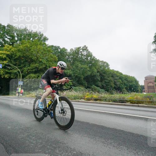 14.09.2025 - Stadtparktriathlon Michael Burmester http://msf.ph/oto/8889075 14.09.2025 09:03:15 Radfahren 337, 350, 353, 354 meine-sportfotos.de