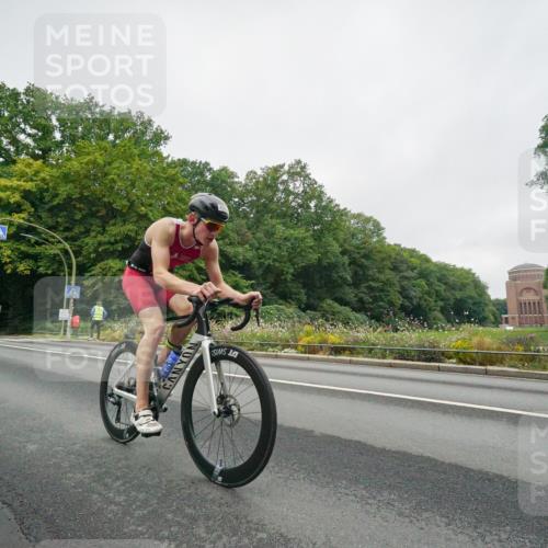 14.09.2025 - Stadtparktriathlon Michael Burmester http://msf.ph/oto/8889153 14.09.2025 09:05:39 Radfahren 310, 317, 327, 330, 394 meine-sportfotos.de