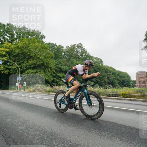 14.09.2025 - Stadtparktriathlon Michael Burmester http://msf.ph/oto/8889155 14.09.2025 09:05:43 Radfahren 310, 317, 327, 330, 394 meine-sportfotos.de