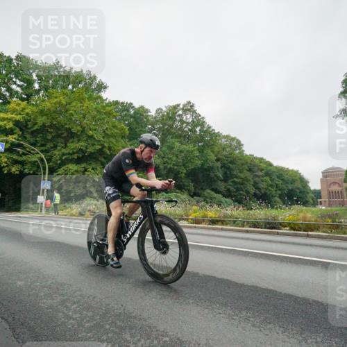 14.09.2025 - Stadtparktriathlon Michael Burmester http://msf.ph/oto/8889157 14.09.2025 09:05:45 Radfahren 317, 327, 330 meine-sportfotos.de