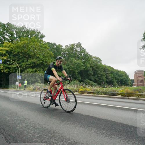 14.09.2025 - Stadtparktriathlon Michael Burmester http://msf.ph/oto/8889179 14.09.2025 09:06:19 Radfahren 331, 346, 359, 402, 422 meine-sportfotos.de
