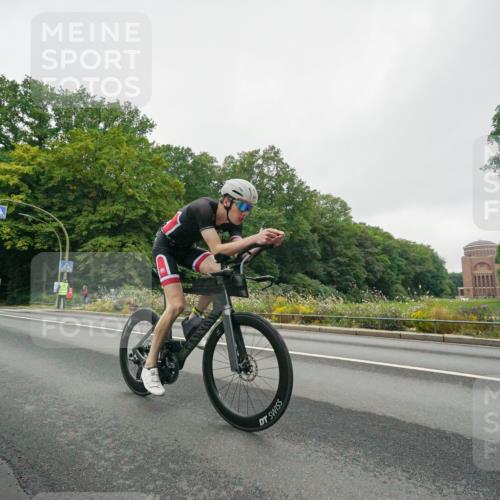 14.09.2025 - Stadtparktriathlon Michael Burmester http://msf.ph/oto/8889194 14.09.2025 09:06:49 Radfahren 334, 344, 374, 397 meine-sportfotos.de