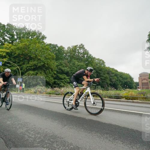 14.09.2025 - Stadtparktriathlon Michael Burmester http://msf.ph/oto/8889218 14.09.2025 09:07:51 Radfahren 324, 368, 380, 401, 404 meine-sportfotos.de