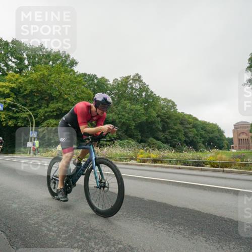 14.09.2025 - Stadtparktriathlon Michael Burmester http://msf.ph/oto/8889225 14.09.2025 09:08:13 Radfahren 333, 366, 377 meine-sportfotos.de