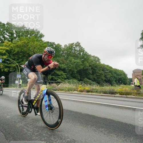 14.09.2025 - Stadtparktriathlon Michael Burmester http://msf.ph/oto/8889230 14.09.2025 09:08:28 Radfahren 301, 371, 373, 381, 393, 400, 430 meine-sportfotos.de