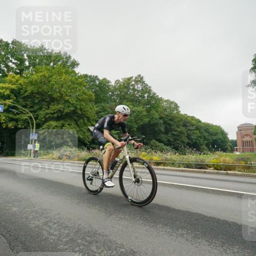 14.09.2025 - Stadtparktriathlon Michael Burmester http://msf.ph/oto/8889244 14.09.2025 09:08:38 Radfahren 318, 326, 339, 340, 342, 345, 347, 363, 370, 383, 400, 410, 418 meine-sportfotos.de