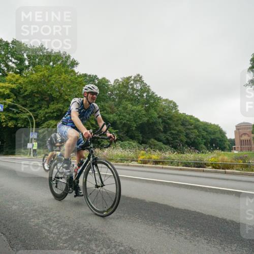 14.09.2025 - Stadtparktriathlon Michael Burmester http://msf.ph/oto/8889247 14.09.2025 09:08:39 Radfahren 318, 326, 339, 340, 342, 345, 347, 363, 365, 370, 383, 400, 410, 418 meine-sportfotos.de