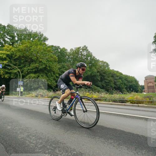 14.09.2025 - Stadtparktriathlon Michael Burmester http://msf.ph/oto/8889255 14.09.2025 09:08:43 Radfahren 318, 326, 339, 340, 342, 345, 347, 363, 365, 370, 383, 392, 410, 418, 437 meine-sportfotos.de