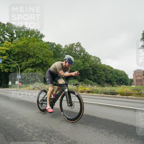 14.09.2025 - Stadtparktriathlon Michael Burmester http://msf.ph/oto/8889286 14.09.2025 09:09:16 Radfahren 341, 353, 379 meine-sportfotos.de