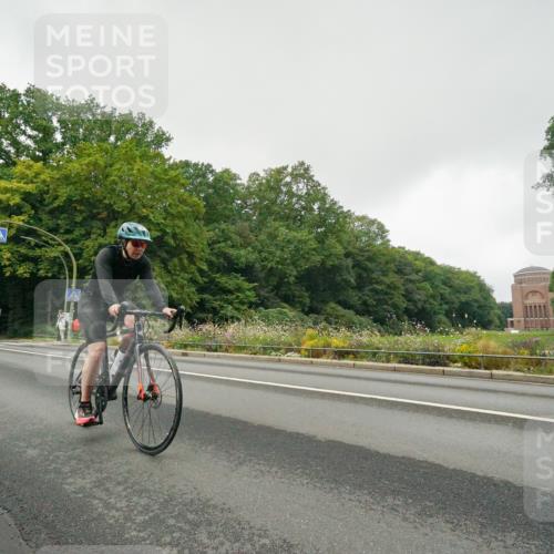 14.09.2025 - Stadtparktriathlon Michael Burmester http://msf.ph/oto/8889351 14.09.2025 09:10:52 Radfahren 302, 322, 360, 382, 415, 421, 435 meine-sportfotos.de