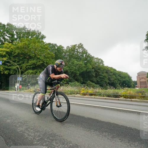 14.09.2025 - Stadtparktriathlon Michael Burmester http://msf.ph/oto/8889352 14.09.2025 09:10:53 Radfahren 302, 322, 360, 382, 415, 421, 435 meine-sportfotos.de