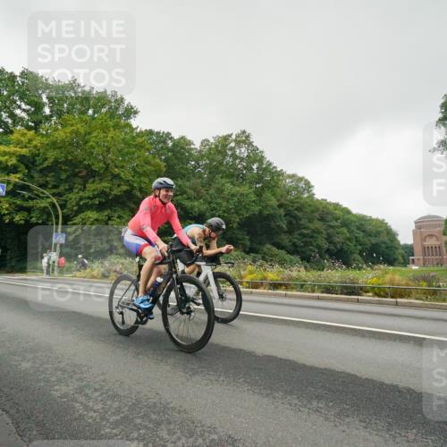 14.09.2025 - Stadtparktriathlon Michael Burmester http://msf.ph/oto/8889354 14.09.2025 09:10:57 Radfahren 302, 351, 360, 382, 415, 421, 435 meine-sportfotos.de
