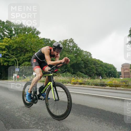 14.09.2025 - Stadtparktriathlon Michael Burmester http://msf.ph/oto/8889360 14.09.2025 09:11:06 Radfahren 330, 351, 355, 360, 476 meine-sportfotos.de