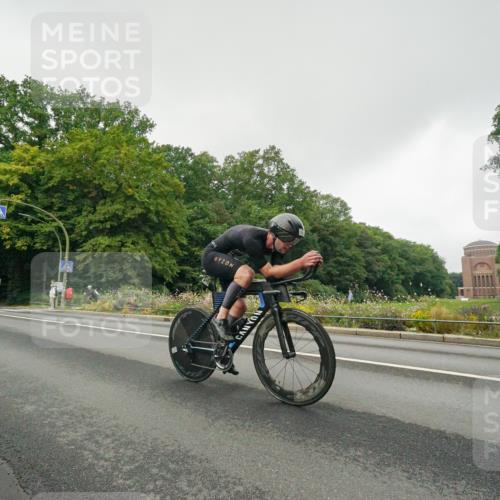 14.09.2025 - Stadtparktriathlon Michael Burmester http://msf.ph/oto/8889362 14.09.2025 09:11:08 Radfahren 330, 332, 351, 355, 476 meine-sportfotos.de