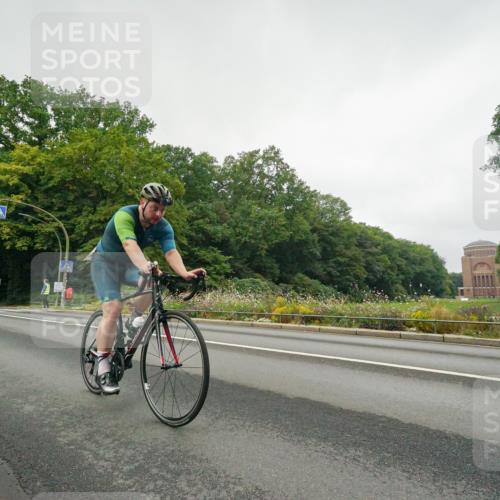 14.09.2025 - Stadtparktriathlon Michael Burmester http://msf.ph/oto/8889425 14.09.2025 09:12:48 Radfahren 320, 334, 356, 422 meine-sportfotos.de