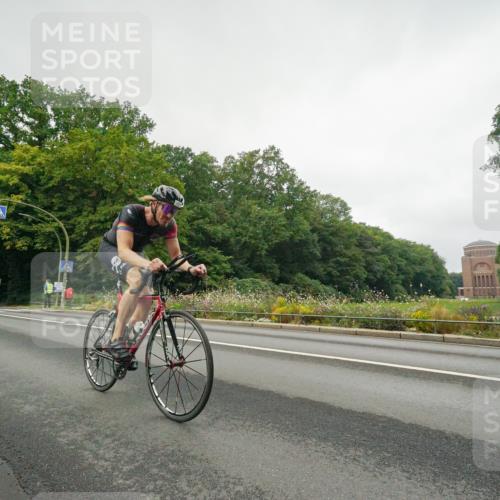 14.09.2025 - Stadtparktriathlon Michael Burmester http://msf.ph/oto/8889429 14.09.2025 09:12:55 Radfahren 306, 320, 358 meine-sportfotos.de
