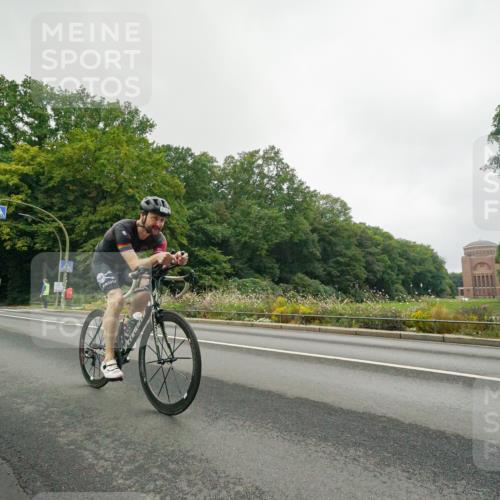 14.09.2025 - Stadtparktriathlon Michael Burmester http://msf.ph/oto/8889447 14.09.2025 09:13:40 Radfahren 324, 346, 386, 425 meine-sportfotos.de