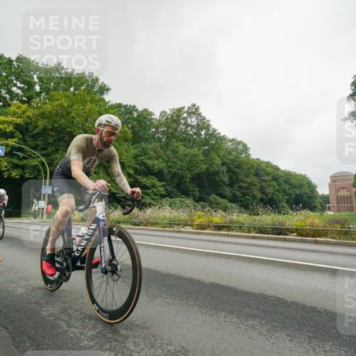 14.09.2025 - Stadtparktriathlon Michael Burmester http://msf.ph/oto/8889486 14.09.2025 09:14:50 Radfahren 339, 342, 393, 473 meine-sportfotos.de