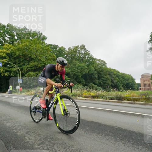 14.09.2025 - Stadtparktriathlon Michael Burmester http://msf.ph/oto/8889633 14.09.2025 09:17:54 Radfahren 321, 322, 378, 405, 475 meine-sportfotos.de